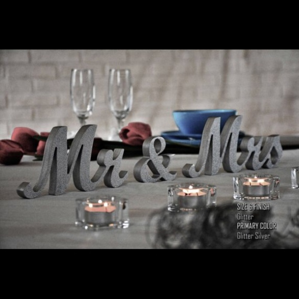 Mr and Mrs sign